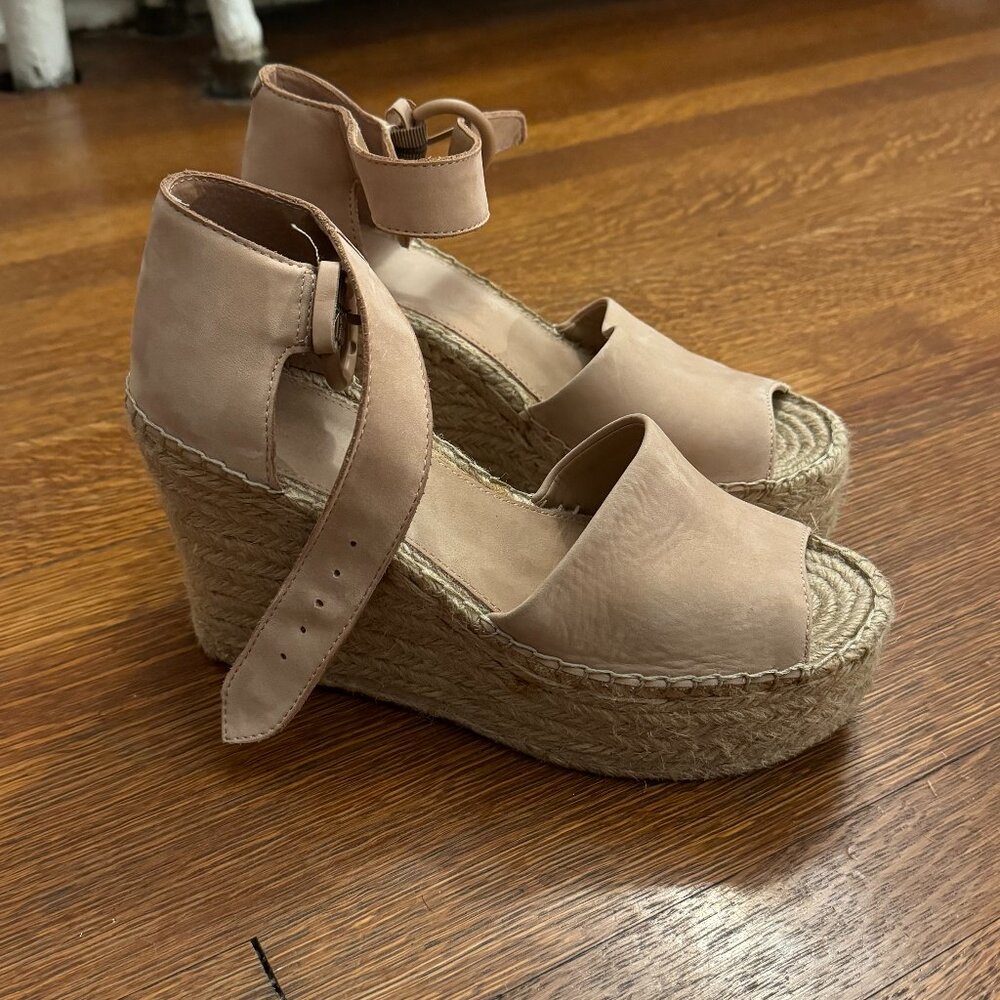 Marc Fisher Nelly Ankle Strap Wedge Sandal, Size 9, Light nude/pink
